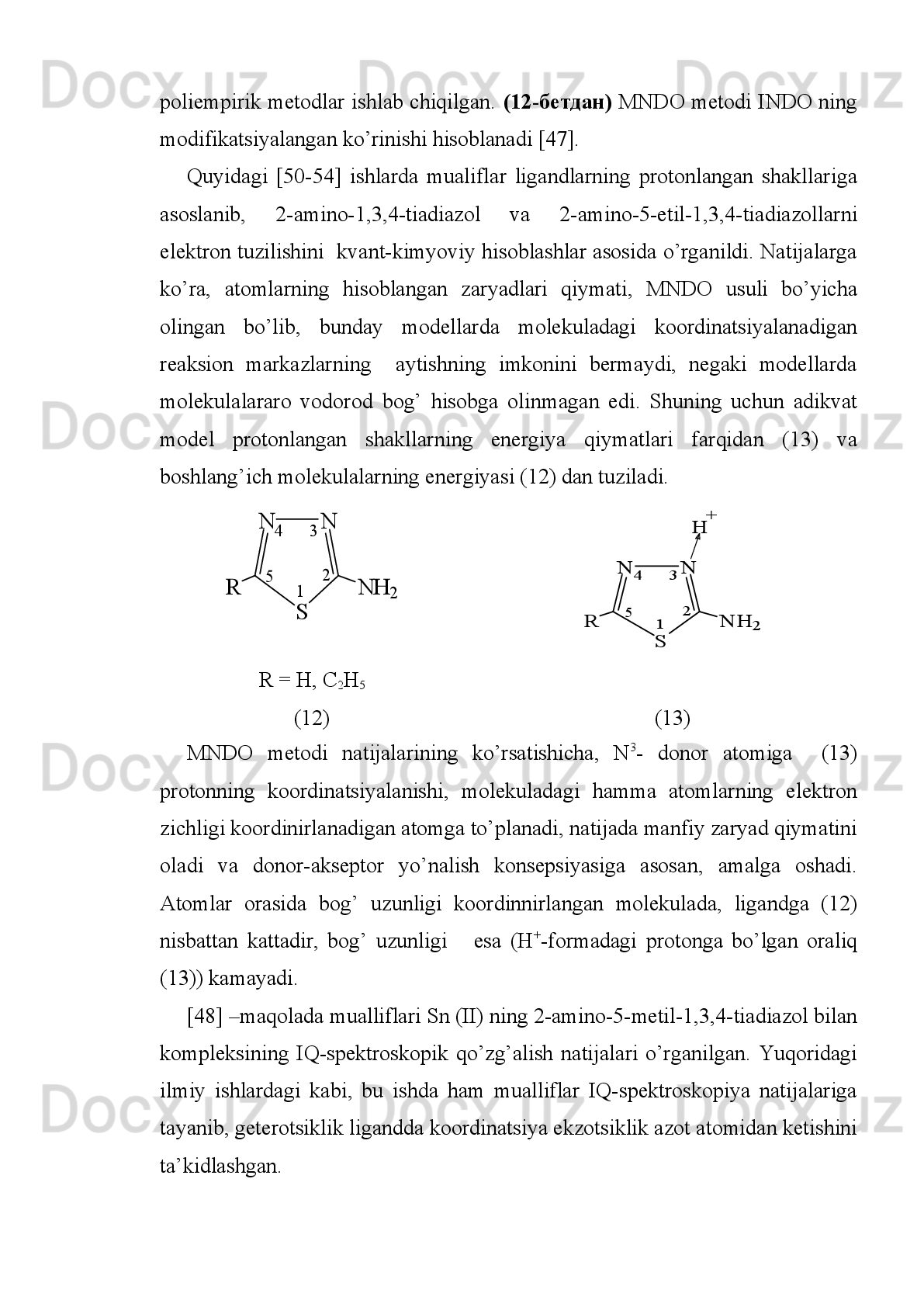 [44]-adabiyotda   рН-metriya,   YAM-relaksiya   uslublari   yordamida   Cu(II)
ning 3-amino-5-karboksi-1,2,4-triazol (H
2 L) bilan komplekslarining barqarorligi va
tarkibi   o’rganilgan.   Unga   ko’ra,   kislotali   neytral   muhitlarda   1:2   tarkibli
protonlangan   komplekslar,   ishqoriyda   esa   gidroksokomplekslar   hosil   bo’lishi
aniqlangan,   qattiq   holatda   Cu(HL)
2  2H
2 O   va   Cu(HL)OH  H
2 O   tarkibli
komplekslar   ajratib   olingan.   EPR   uslubi   yordamida   ekvatoryal   tekislikda
joylashgan, ligandlar o’rtasidagi oktaedr xelatlarning tuzilishi o’rganilgan.
Bunday sistemalarda ahamiyatli jihati Cu(II) ning kuchli kislotali sohalarda
komplekslar hosil qilishidir.
[47]   mualliflar   tomonidan   3-metil-1,2,4-triazol-tiol-5   ning   oksidlanish-
qaytarilishi   ligand   elektrodning   yordamchi   platina   elektrodidagi   273-338   К
temperatura oralig’ida qaytarligi o’rganilgan. Ishlab chiqilgan elektrod ishtirokida
reniy   (V)   ning   kompleks   hosil   qilishi   6Н   vodorod   xloridda   turli   temperatura
oralig’ida   o’rganilgan.   Potensiometrik   uslubda   topilgan   barqarorlik   konstantasi
qiymatlari spektrofotometrik uslub natijalari orqali tasdiqlangan. 
[48]   qator   mualliflar   tomonidan   batre-bis-1,1/-(4-amino-1,2,4-triazoliltio)-
etan   tipidagi   yangi   kompleks   birikma   sintez   qilingan.   Kompleks   hosil   bo’lish
reaksiyasini   kislotali   muhitda   olib   borilgan.   Kompleks   birikma   tuzilishini
rentgenstruktur   analiz   yordamida   o’rganilgan.   Natijalarga   ko’ra,   kompleks   hosil
bo’lishida   ligandlar   boshqa   mis   tutgan   fragmentlarga   bidentant-ko’prikli   shaklda
koordinirlanishi aniqlangan.
1,2,3-triazol   va   bis-1,2,3-triazol   hosilalari   o’simliklarni   o’stiruvchanlik
xossasiga ega ekanligi hamda  yuqori biologik faolikni namoyon qiluvchanligi [49]
adabiyotda o’rganilgan.
Hozirgi   kunda   kvant-kimyoviy   hisoblash   usullari   moddalarning   elektron
tuzilishini   o’rganish   uchun   eng   muhim   va   qulay   usul   hisoblanadi.   Kvan-kimyo
asosida   murakkab   tuzilishga   ega   bo’lgan   moddalarning   elektron   tuzilishini
o’rganish   mumkin.   Shuningdek   kvant-kimyoviy   hisoblashlari   asosida
polifunksional   ligandlarning   koordinatsiyaga   uchraydigan   raqobatdosh   donor
markazlarni oldindan aytib berish imkonini beradi. Yuqoridagilarni inobatga olib, 