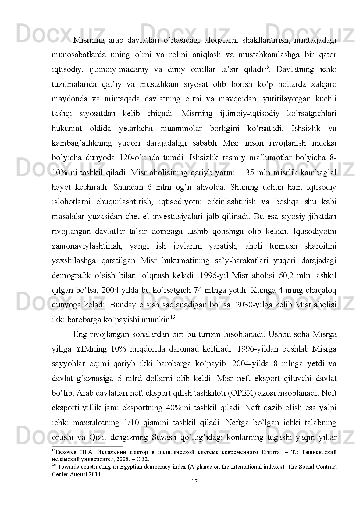 Demokratiyaning   asosiy   muammolari   va   xatto   uning   vakillik,   plebissitlik,
partisipatorlik   modellari   antik   davrdayoq   ta’riflab   berilganligi   katta   ahamiyatga
ega. Xatto demokratiyalar o‘rtasidagi tafovut kabi juda dolzarb muammo – qonun
doirasida   ko‘pchilikning   ustunligi   va   ko‘pchilik   hokimiyati   demokratikligining
hech narsa bilan cheklanmaganligi Arastugayoq ma’lum bo‘lib, u buni qat’iy qilib
qo‘ygan edi.
Antik davr (Aflotun, Polibiy), o‘rta asrlar (Makiavelli) va hatto Yangi va eng
yangi   davr   olimlari   (Kroze,   Xantington)   demokratiyaga   tanqidiy   munosabatda
bo‘ldilar,   anarxiya,   o‘zboshimchalikka   o‘ta   moyil   boshqaruv   shakli   hisoblab,
demokratiyadan   nafratlandilar.   Masalan,   Aflotun   uchun   demokratiya   qariyb
xamisha   bema’nilikka   aylanish   bilan   yakun   topdi.   “Hokimiyat   olomon   qo‘lida
ekan,   safsatabozlar   hal   qiluvchi   ahamiyat   kasb   etadilar   va   qonunlar   o‘rnini   xalq
qarorlari egallaydi” 4
.
Feodalizmda   avtokratiya   –   avloddan-avlodga   meros   bo‘lib   o‘tadigan   yakka
shaxsning hukmronligi, ya’ni monarxiya davlat tashkilotining yetakchi shakli edi:
u   demokratiyaga   ochiqdan-ochiq   salbiy   munosabatda   bo‘ldi,   boshqacha
fikrlaydiganlarni shafqatsizlik bilan qatag‘on qildi.
“Demokratiya”   iborasi   yangi   zamonda,   ingliz   va   fransuz   burjua   inqiloblari
davrida   ijobiy   mazmunga   ega   bo‘ldi.   Sh.L.   Monteskyo,   T.Gobbs,   J.Lokk,   J.J.
Russo,   I.Kant   kabi   mutafakkirlar   o‘z   qarashlari   bilan   bu   terminning   ilgarigi
huquqini   tikladilar.   Sh.L.   Monteske   (J.Lokk   bilan   bir   vaqtda)   vakillik
demokratiyasining   institusional   asosini   –   hokimiyatning   bo‘linish   nazariyasini
taklif   qildi.   Bu   demokratiyani   kashf   etish   edi,   “Inson   huquqlari   deklaratsiyasi”
(1791)   esa   demokratiyani   davlat   tashkiloti   sifatida   respublika   shaklida   rasman
e’tirof etdi.
XIX   asrda   demokratiyaga   nisbatan,   umuman   olganda,   yana   salbiy
munosabat   bildirila   boshlandi.   Jamoatchilik   fikrida   demokratiyaga   nisbatan
qaytadan   ijobiy   munosabat   shakllanishi   uchun   mashhur   fransuz   davlat   va   siyosat
4
  Качоха В. Проблема об щего блага в современной демократии // Вопросы философии. – М., 2000. - № 5. –
С. 321.
9