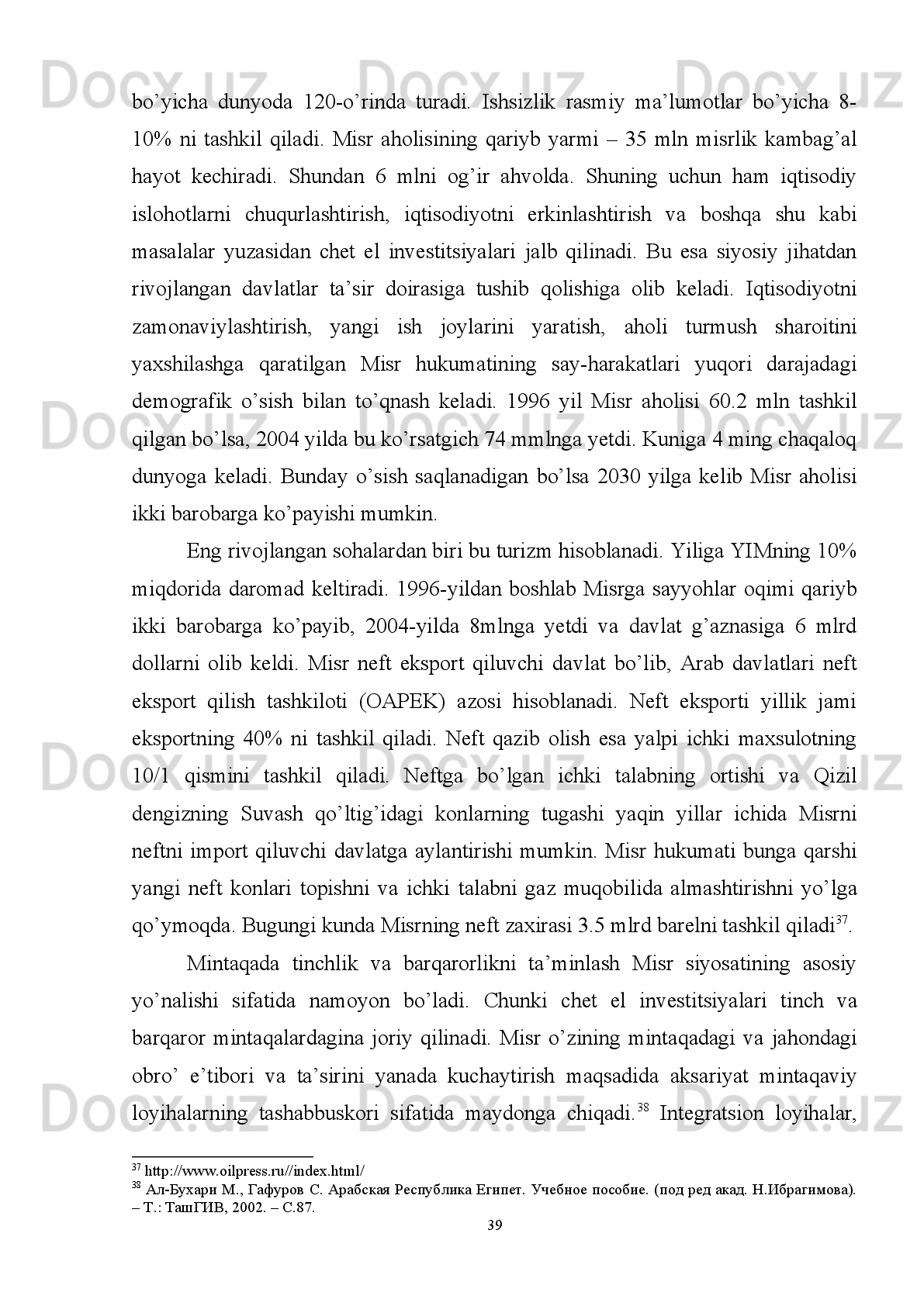 H.Muborakni   saylaydi.   U   1983-yilning   fevralida   XDP   g‘oyaviy   yo‘nalishlari
haqidagi dasturiy hujjatni ma’qullaydi.
“1952-yilgi   iyul   inqilobi”   muvaffaqiyatlarini   tasdiqlab,   partiya   adolat   va
ijtimoiy   tinchlikka   asoslangan   jamiyat   qurish   yo‘li   bilan   misrlikka   farovonlikni
ta’minlashni   o‘zining  asosiy   maqsadi   deb   e’lon   qildi.  Ushbu   masalaning   yechimi
sifatida   din,   arab   millatchiligi   va   demokratik   sotsializm   belgilandi.   Kuchli
partiyaviy   tuzilmaning   tuzilishi   rasmiy   ko‘ppartiyaviylik   tizimiga   qaramasdan
mamlakat siyosiy hayotini nazorat qilishga imkoniyat yaratdi.
Milliy taraqqiyot partiyasi   (MTP)   – 1976 - yil Arab sotsialistik ittifoqi “so‘l”
platformasining asosida tashkil topgan. Ushbu partiyaga 1952 - yilgi to‘ntarishning
sobiq yetakchilaridan biri Xolid Mo h i ad-Din raislik qildi. Partiyaning maqsadlari
–   milliy   demokratik   inqilob   masalalarini   bajarish   va   J.A.Nosir   tomonidan
boshlangan islohotlarni amalga oshirishdan iborat. Partiya tarkibida ham J.A.Nosir
tarafdorlari,   ham   kommunistlar   mavjudligi   qator   dasturiy   qoidalar   uchun   murosa
yo‘llarini belgilagan. Shu sababli, MTP sinfiy qarama-qarshiliklar mavjudligini tan
olsa-da,   sinfiy   kurashni   tinchlik   yo‘li   bilan   olib   borish   zarurligini   qayd   etadi.
Ijtimoiy   tinchlikni   saqlab   qolishni   ma’qullab,   partiya   bir   vaqtning   o‘zida   xalq
ommasining   ehtiyojlarini   qondirish,   ularning   siyosiy,   iqtisodiy   va   ijtimoiy
muammolarining   demokratik   yechimlariga   ishtirokini   ta’minlash   kabilar
partiyaning asosiy maqsadi qilib belgilandi.
Tashqi   siyosatda   partiya   milliy   mavqeni   qo‘llab,   prezident   A.Sadatning
AQSh bilan hamda Isroil bilan tinchlik bitimini keskin tanqid qilgan.
Liberal   sotsialistik   partiya   –   1976 - yil   Arab   sotsialistik   ittifoqining   “o‘ng”
platformasi asosida shakllangan. Unga 1952 - yili to‘ntarish ishtirokchisi, iqtisodchi
va   tadbirkor   Mustafo   Komil   Murod   raislik   qilgan.   Liberallar   dasturi   –
tadbirkorlikning   erkinligi,   davlat   nazoratining   keskin   qisqartirilishi,   chet   el
investisiyalarini   jalb   qilish,   sinfiy   kurashni   qat’iyan   man   qilish,   G‘arb
mamlakatlari bilan aloqalarni mustahkamlashdan iborat.
“Yangi   Vafd”   partiyasi   –   1952 - yili   yetakchi   rol   o‘ynagan   va   to‘ntarishdan
so‘ng man qilingan “Vafd” partiyasi an’analarini davom ettirgan partiyadir. 1977-
33 