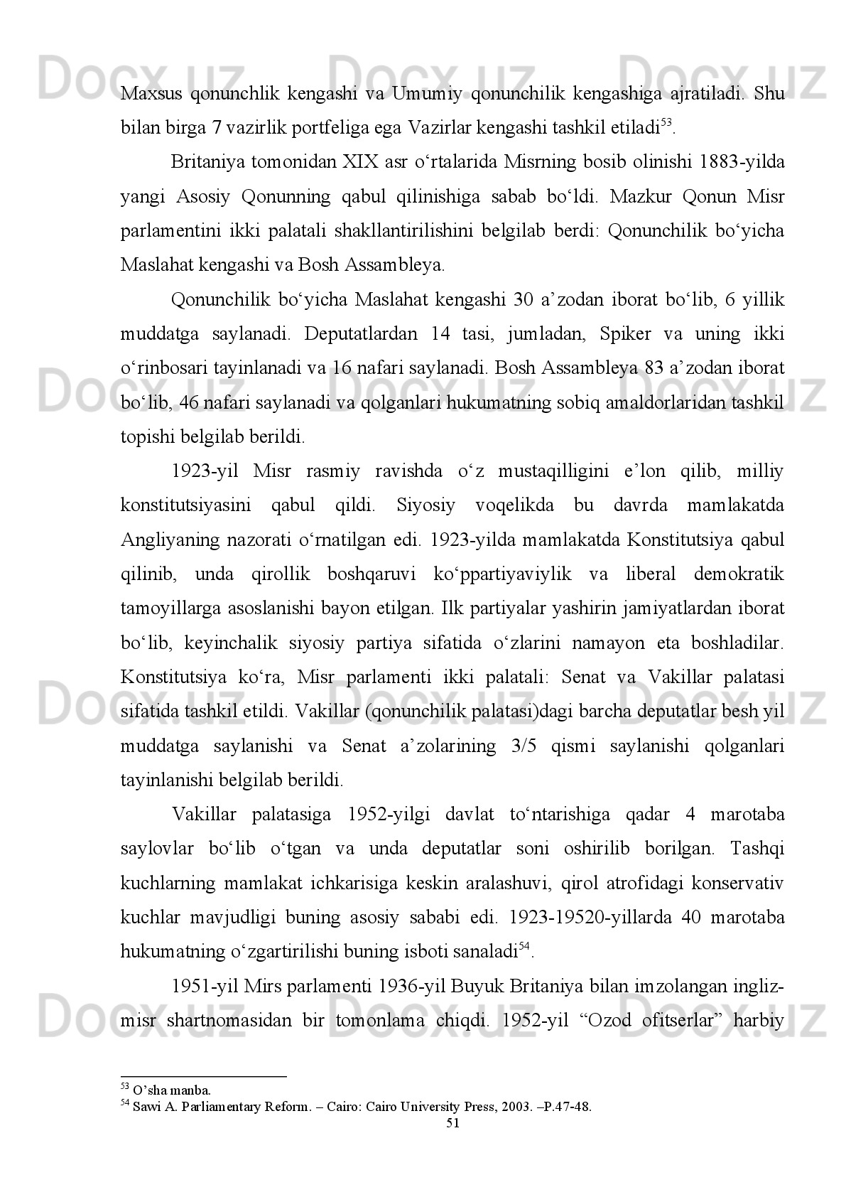 davrda   noxush   oqibatlarga   olib   keladi.   Bunday   holat   bugungi   kunda   deyarli   urf
bo’lishga   ulgurgan   “demokratiya   eksporti”   iborasi   bilan   ifodalanadi.   Mana   shu
iboraga qo’shimcha ravishda yana bir iborani aytib o’tishimiz maqsadga muvofiq.
Bu ibora “demokratiya importi”dir. Bu iboralarning birinchisi  bir  jamiyatda amal
qiluvchi   tamoyillarning   boshqa   bir   jamiyatga   nusxa   ko’chirishga   bo’lgan   urinish
bo’lsa, ikkinchisi ma’lum bir jamiyatning boshqa jamiyatdagi ma’lum bir o’xshash
xususiyatlarga tayanib, o’sha jamiyatning demokratik jarayonlarini o’z jamiyatida
joriy   etishiga   urinishi,   deb   ta’riflash   mumkin.   Tarix   tajribasidan   ma’lumki,
demokratiyani   eksport   yoki   import   qilish   jiddiy   fojiali   oqibatlarga   olib   kelishi
shubhasiz.   Birinchi   Prezidentimiz   Islom   Karimov   ta’kidlaganidek,   “Ishonchimiz
komilki,   demokratiyani   va   “turli   ochiq   jamiyat   modellari”ni   eksport   qilib
bo’lmaganidek, davlat qurilishining universal loyihasini ham chetdan import qilish
yoki tiqishtirish mumkin emas. Aslida, hammaga birdek ma’qul bo’ladigan bunaqa
modelning o’zi umuman yo’q” 44
.
Hozirgi   globallashuv   sharoitida   dunyoda   demokratiya   shiori   bilan
niqoblangan   keskin   g’oyaviy   kurashlar,   turli   mafkuralar   to’qnashuvi   yuzaga
kelmoqda.   “Demokratiyani   eksport”   qilish   tarafdorlari   jamiyat   hayotining   barcha
sohalarini   liberallashtirish   va   demokratlashtirish,   inson   huquq   va   erkinliklarini
ta’minlash   kabi   tamoyillarni   ilgari   surishlariga   qaramay,   muayyan   mamlakatning
tarixi,   ijtimoiy-iqtisodiy   taraqqiyot   darajasi,   xalqining   milliy   urf-odat,   an’ana   va
qadriyatlari,   kishilar   dunyoqarashi   va   tafakkurini   umuman   hisobga   olmaydi   yoki
ularni   ikkinchi   darajali   deb   hisoblaydi.   Shuningdek,   shunga   o’xshash   g’oya   va
qarashlar   tarafdorlari   demokratik   jarayonlarni   tezlik   bilan   sun’iy   ravishda
jadallashtirishga   asosiy   e’tiborini   qaratadi.   Vaholanki,   ular   zamonamizning   eng
rivojlangan   mamlakatlari   sifatida   e’tirof   etiladigan,   deyarli   uch   yoki   to’rt   asrlik
tajribaga   ega   AQSH,   Buyuk   Britaniya,   Germaniya,   Fransiyada   bu   jarayon
demokratiya   unsurlari   o’zaro   bahs   va   munozaralar   va   kurashlar   natijasida
44
 Karimov I.A. O’zbek xalqi hech qachon hech kimga qaram bo’lmaydi. –T.13. –T.: O’zbekiston, 2005.
–B. 183-184. 
46 