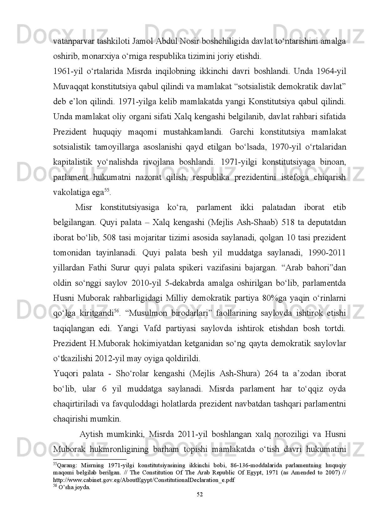 yashash, bu dunyoning ne’matlaridan bahramand bo’lish singari g’oyalarni o’zida
mujassamlashtiradi.   Biroq,   afsus   bilan   ta’kidlash   o’rinliki,   islomni   butunlay
o’zgacha   talqin   etish,   uni   murakkablashtirish   va   o’zgacha   tushunish   hollari
ko’payib   bormoqda.   Birinchi   Prezidentimiz   Islom   Karimov   fikricha,   islom
demokratik   din   bo’lib   sabr-bardoshli   bo’lishni,   ma’naviylikni,   insonga
muhabbatni, soflikni targ’ib qiladi. Taqvodor kishi muayyan axloqiy chegaralardan
tashqariga   chiqmaydi.   Xullas,   din   barcha   millatlardagi   har   bir   inson   uchun
muqaddas   qadriyatdir.   Shu   jihatdan   qaraganda,   islom,   agar   uni   buzib   talqin
etishmasa, oddiy, tushunarli dindir 47
.  
Demokratik   jarayonlar   jadal   sur’atlar   bilan   shakllanib   borgani   sayin   uni
talqin   etish,   uning   jamiyat   hayotidagi   asl   rivojlanish   mohiyatini   ochib   berishda
ommaviy   axborot   vositalari   (OAV)ning   o’rni   beqiyos.   Aynan   OAV   demokratik
jarayonlarning shakllanishida o’zining munosib hissasi bilan alohida ajralib turadi.
Xolis   va   mukammal   axborot   muhitini   ta’minlash   va   rivojlantirish   demokratik
jamiyatning   eng   muhim   shartlaridan   biri   sanaladi.   Shu   boisdan   OAVga   ramziy
ma’noda   davlatning   “to’rtinchi   hokimiyati”   sifatida   nisbat   beriladi.   OAVning
asosiy   vazifalaridan   biri   xalqning   xohish-istaklarini   hokimiyat   tarmoqlariga
muttasil   yetkazib   berish,   shuningdek   hokimiyat   tomonidan   amalga   oshirilgan
islohotlar yoki siyosatning asl ma’no-mazmunini xalqqa oshkora tarzda yetkazishi
hisoblanadi.   Boshqacha   aytadigan   bo’lsak,   ular   erkin   faoliyat   yuritishi   davlat
tomonidan nazorat o’rnatilishi yoki bosim o’tkazilish mumkin emas. Bu xususida
O’zbekiston Respublikasi Konstitutsiyasining 67-moddasida batafsil aytib o’tilgan:
“Ommaviy   axborot   vositalari   erkindir   va   qonunga   muvofiq   ishlaydi.   Ular
axborotning   to’g’riligi   uchun   belgilangan   tartibda   javobgardirlar.   Senzuraga   yo’l
qo’yilmaydi” 48
. Shu bilan birgalikda, O’zbekiston Respublikasi Birinchi Prezidenti
Islom   Karimov   e’tirof   etganidek,   “…   jamoatchilikning,   xalqning   hokimiyatga
nisbatan, xalqqa nisbatan, Prezidentga nisbatan, umuman mansabdorlarga nisbatan
47
 Karimov I.A. O’zbekiston: milliy isti q lol, iqtisod, siyosat, mafkura. –T.1. –T.: O’zbekiston, 1996. – B. 237.
48
 O’zbekiston Respublikasi Konstitutsiyasi. – T.: O’zbekiston NMIU, 2014. – B. 22.
48