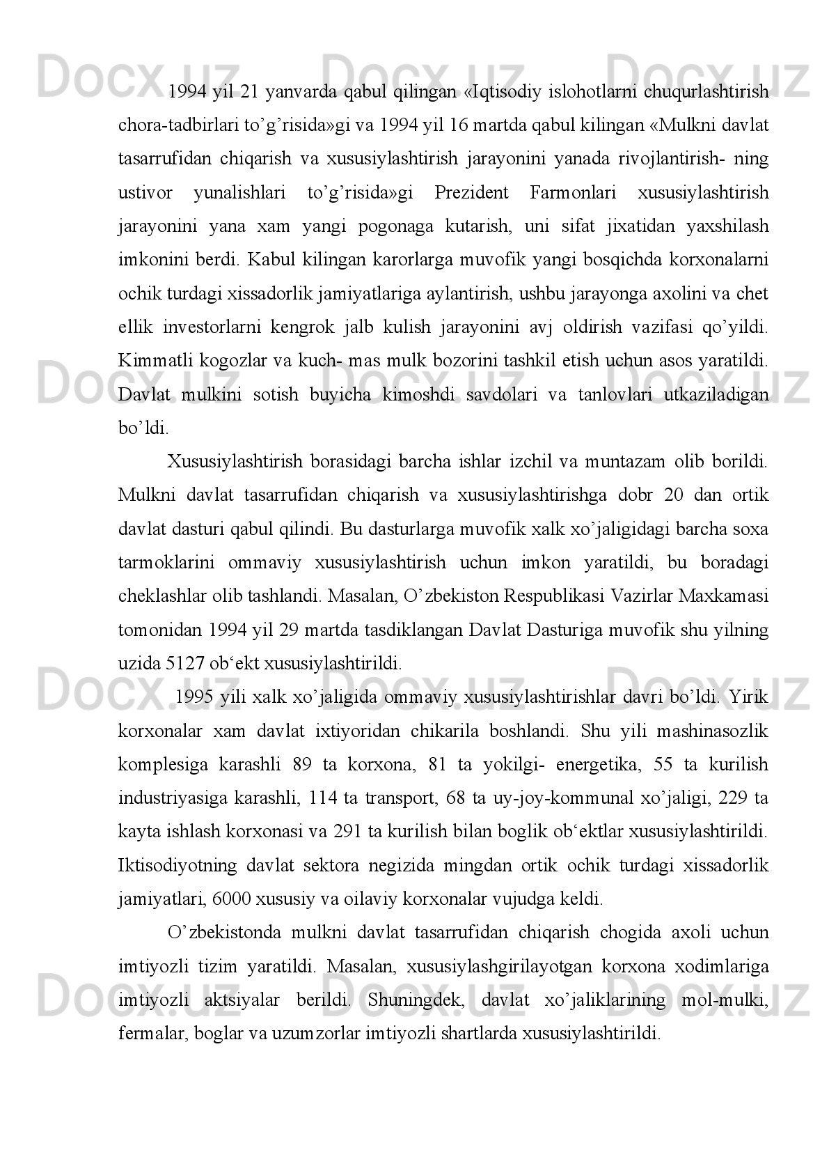 ixcham,   ochiq   va   tadrijiy   rivojlanishga   ega   bo’lgan   ijtimoiy-siyosiy   tizim
yaratildi.
O’zbekistonda   inson   huquqlari   va   erkinliklarini   kafolatlovchi   huquqiy
mexanizm   yaratildi.   Parlament   tomonidan   fuqarolarning   huquqlarini   aks
ettiruvchi,   himoya   qiluvchi,   ularning   turli   sohalardagi   faoliyatini   tartibga
soluvchi   qonunlar,   Prezident   farmonlari   va   Vazirlar   Mahkamasining   qarorlari
qabul   qilindi.   Ular   fuqarolarning   shaxsiy   huquq   va   erkinliklarini,   ijtimoiy,
iqtisodiy,   siyosiy   huquqlarini   amalda   ta‘minlashga   xizmat   qilmoqda.
O’zbekistonda inson huquq va erkinliklariga doir bir qator xalqaro hujjatlar tan
olindi.   "Inson   huquqlari   Umumjahon   Deklaratsiyasi",   "Iqtisodiy,   ijtimoiy   va
madaniy   huquqlar   to’g’risida   Xalqaro   Pakt",   "Fuqarolik   va   siyosiy   huquqlar
to’g’risida   Xalqaro   Pakt»   va   «fakultativ     Bayonnoma"   shular   jumlasidandir.
O’zbekiston   BMT   Kotibiyatining   inson   huquqlari   va   erkinliklariga   doir   21   ta
asosiy pakt va konvertsiyalariga qo’shilgan.
1995   yil   23   fevralda   birinchi   chaqiriq   Oliy   Majlisning     birinchi
sessiyasida   Oliy   Majlisning   Inson   huquqlari   bo’yicha   Vakili   (ombudsman)
lavozimi   ta‘sis   etildi   va   bu   lavozimga   Sayyora   Rashidova   saylandi.   Uning
maqomi va faoliyat doirasi 1997 yil 26 aprelda qabul qilingan Oliy Majlisning
"Inson   huquqlari   buyicha   vakili   (ombudsman)   tug’risida"   gi   qonun   bilan
belgilab   berildi.   Vakil   BMTning   inson   huquqlari   bo’yicha   markazi,
YeHXTning   demokratik   institutlar   va   inson   huquqlari   bo’yicha   byurosi   bilan
yaqin hamkorlikda faoliyat ko’rsatmoqda.
1.2.O’zbekistonda sanoat sohasini xususiylashtirish jarayonlari va mulkdorlar
sinfining shakllanishi 