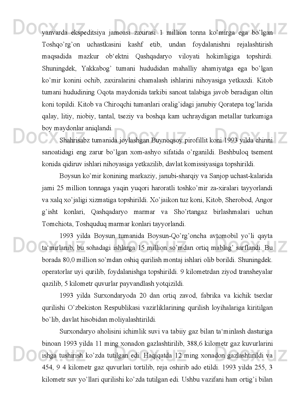 tonna   polietilen,   137   ming   tonna   suyultirilgan   gaz   va   126   ming   tonna   gaz
kondensati ishlab chiqarish quvvatiga ega.
Yengil   va   to’qimachilik   sanoati   tez   sur‘atlar   bilan   rivojlanib   bormoqda.
Paxtani   qayta   ishlovchi   «O’abul-O’zbekKO»,   «Kosonsoy-Tekmen»,   «Papfen»,
«Asnam   tekstil»,   «Karakulteks»,   «Chinoz   to’qimachi»,   «Kabul-Farg’ona»,   «Oq
saroy   to’qimachi»   qo’shma   korxonlari   qurilib   ishga   tushirildi.   Bu   tarmoqda   xalq
ist‘emoli   mollari   ishlab   chiqarish   kengaydi,   minglab   yangi   ish   o’rinlari   yaratildi.
Agar 1991 yili respublikamizda paxta ishlash 12 foizni tashkil etgan bo’lsa, 2001
yilda   bu   ko’rsatkich   24   foizga   yetdi.   Kalava,   ip,   paxta   va   shoyi   gazlamalarini
eksport qilish hajmlari ancha oshdi.  
Mustaqillik   yillarida   «Zaravshon-Nyumont»   korxonasi,   O’izilqum   fosforit
kombinati, O’ung’irod soda zavodi, O’uvasoy kvarts zavodi, Yangiyo’l va Andijon
spirt zavodlari, Toshloq ip yigiruv fabrikasi va boshqa ko’plab korxonalar bunyod
etildi.
O’ishloq   xo’jaligida   ishlab   chiqarish   tarkibini   takomillashtirishga   e‘tibor
berildi.   Xo’jaliklar   qanday   ekin   ekish   sohasida   mustaqil   bo’ldilar.   Respublikada
don mustaqilligiga erishish, shakar va boshqa oziq-ovqat mahsulotlari tayyorlashni
tiklash   yo’li   izchillik   bilan   amalga   oshirildi.   Paxta   ekiladigan   maydonlar   tegishli
suratda   qisqartirilib,   donli   ekinlar   maydoni   kengaytirildi.   Umumiy   ekin
maydonlarida   donli   ekinlar   salmog’i   1991   yilda   18,8   foizni   tashkil   etgan   bo’lsa,
2000 yilda 42 foizga o’sdi.
Respublikamizda   don   mustaqilligiga   erishish,   shakar   va   boshqa   oziq-ovqat
mahsulotlari   tayyorlash   yo’li   izchillik   amalga   oshirilmoqda.   Agar   1990   yilda
mamlakatimizda 2 mln. tonna g’alla olingan bo’lsa, 2000 yilda 4 mln. tonna  g’alla
yetishtirildi. 1990 yilda 554 ming tonna bug’doy yetishtirilgan bo’lsa,  2000 yilda
3,6 mln. tonnaga yaqin buqdoy olindi. O’zbekiston don mustaqilligiga erishdi.
Andijon   paxtakorlari   tashabbusi   bilan   chigitni   plyonka   ostiga   ekish
texnologiyasi   joriy   etildi.   Bu   usul   paxtadan   sifatli   va   yuqori   hosil   yetishtirish
imkonini yaratdi.