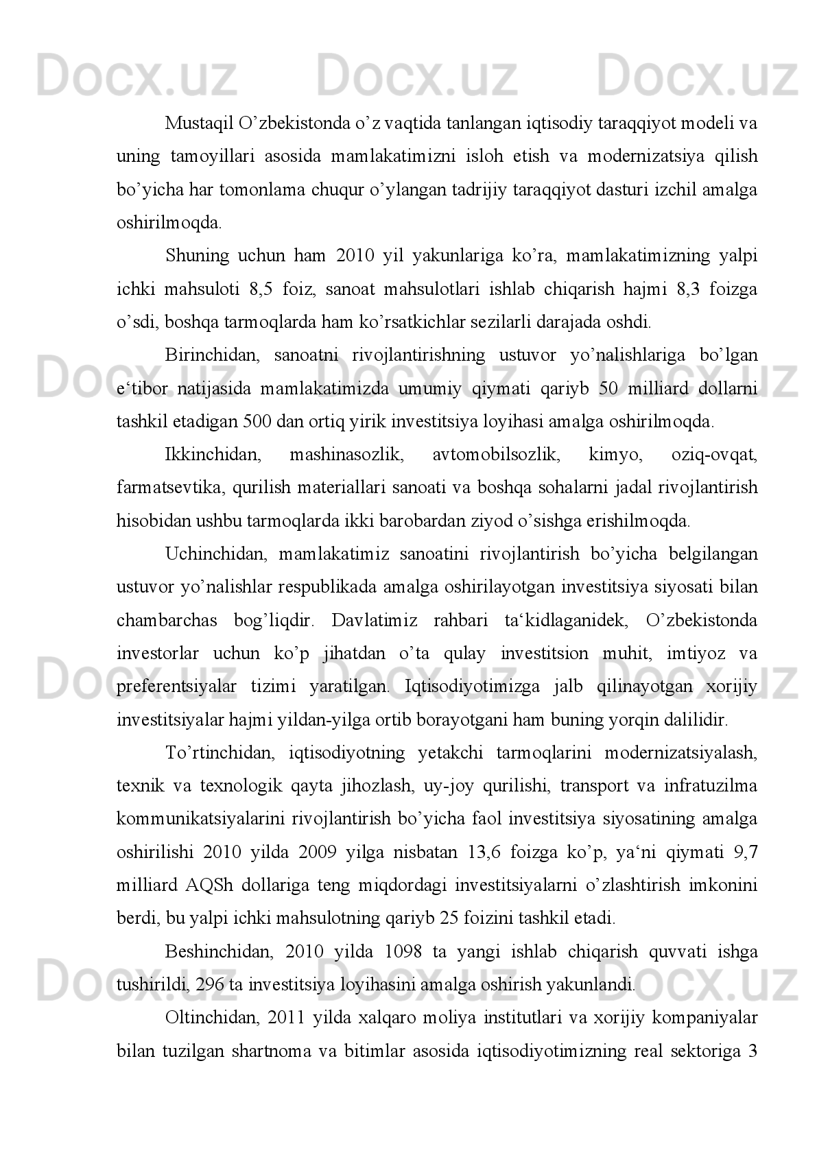 qo’shma   korxonalardan   20   tasi   faolnyat   ko’rsatdi.   Ular   tomonidan   o’sha   yilda   2
milliard 375 million 730 ming ming so’mlik mahsulot ishlab chiqarilib, 1999 yilda
nisbatan o’sish 286,1 foizni tashkil etdi. Qo’shma korxonalar ishlab chiqargan jami
mahsulot   hajmining   48,8   foizi   sanoat   sohasiga   to’g’ri   keldi.   2000   yilda   Surxon -
daryoda   qo’shma   korxonalarning   tashqi   savdo   aylanmasi   2555,4   ming   AQSh
dollariga yetdi. 1
2001   yilda   Denovda   «Gulnora»   xususiy   firmasi   faoliyati   yanada   yax-
shilandi.   Bu   firmaga   rahbarlik   qilayotgan   Gulchehra   Haydarova   mamla-
katimizniig   1998   yilgi   eng   yaxshi   tadbirkori   deb   e‘lon   qilingan   edi.   Mazkur
xususiy firma jamoasi so’zana, zar do’ppi, kashta, chopon, kelin liboslari kabi 20
dan   ziyod   mahsulot   turlarini   tayyorladi.   Firma   rahbari   G.Haydarova   AQShning
nodavlat tashkilotining taklifi bo’yicha safarda bo’lib, jamoada ishlab chiqarilgan
mahsulotlar namunalarini Portlo shahrida o’tkazilgan ko’rgazmada namoyish etdi.
Qashqadaryoda 2001 yilda kichik va o’rta biznes korxonalarining soni 2000
yilga   nisbatan   19,5   foizga   oshdi   va   15591   taga   yetdi.   Kichik   va   o’rta   biznesning
Qashqadaryodagi yalpi ichki mahsulotdagi ulushi 30.3 foizga, shundan korxonalar
ulushi 12,2 foizga yetdi. Kichik va o’rta biznesni ri-vojlantirish hisobiga 49218 ta,
shu   jumladan   qishloq   joylarda   44917   yangi   ish   o’rinlari   tashkil   etildi.
Tadbirkorlikning   moliyaviy   qo’llab-quvvatlash   maqsadida   jami   8   milliard   916
million so’m kredit mablag’lari ajratildi. 2
Tadbirkorlikning   huquqiy   himoyasini   ta‘minlash   maqsadida   O’zbekiston
Respublikasi   Adliya   vazirligi   tomonidan   joriy   etilgan   «tekshi-rishlarni   ro’yxatga
olish kitobi» Qashqadaryodagi 14184 nafar tadbirkorga yetkazildi.
Kichik   va   xususiy   tadbirkorlikni   rivojlantirishni   rag’banlantirish   bo’yicha
Qashqadaryo viloyat  ichki  komissiyasining  qarori  bilan viloyatdagi  tadbirkorlikni
rivojlantirishga mutasaddi idoralar rahbarlari har bir tumanda ishbilarmonlar bilan
oyiga   ikki   martadan   ochiq   muloqotlar   o’tkazdi.   Tadbirkorlik   sub‘ektlari   uchun
kadrlar tayyorlash, qayta tayyorlash va ularning kasb malakasini oshirish bo’yicha
1 1
 Tursunov S. va b. Surxondaryo tarix ko’zgusida,-T.Sharq. 2001, -B. 334.
2 2
 Qashqadaryo viloyatining 1991-2003 yillarda iqtisodiy ko’rsatkichlari. Qarshi, 2002. B.1 