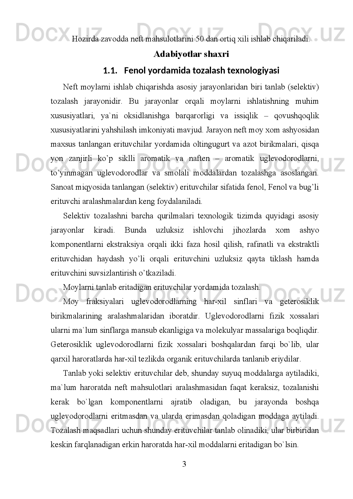 tarkibidan   fenolni   regeneratsiyalash.   Qurilma   texnologik   sxemasi   quyidagi
ko’rinishda keltirilgan (22-rasm). 
Distillyatli   yoki   qoldiq   xom   ashyo   1-nasos   yordamida   2-issiqlik
almashtirgich  beriladi   va  u  tahminan  90 0
C  gacha   qizdirilib,  3-bug’li  qizdirgich
orqali o’tib, 5-absorberni yuqori tarelkasidan beriladi. Xom ashyoni absorberga
kirishdagi   temperaturasi   110-115 0
C   ga   teng.   Absorberning   pastki   qismidagi
suyuqlik   sathiga   ko’ra   xom   ashyoni   uzatish   boshqarilib   turiladi,   buning   uchun
qizdirish liniyasida klapan o’rnatilgan. 
Absorberning   pastki   tarelkasi   ostidan   azeotropik   aralashma   bug’lari
kiritiladi.   Xom   ashyo   oqimi   ko’tarilayotgan   bug’lar   bilan   to’qnashib,   undan
fenol   absorbsiyalanadi(yutiladi).   Suv   bug’lari   absorberdan   chiqishi   bilan
4kondensator-sovitkichga   tushadi   va   hosil   bo’lgan   kondensat   suv   bug’i   ishlab
chiqarish tizimiga yuboriladi. 
15